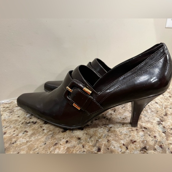 Size nine brown leather Franco Sarto shoes with two and a half inch heel - Picture 11 of 11